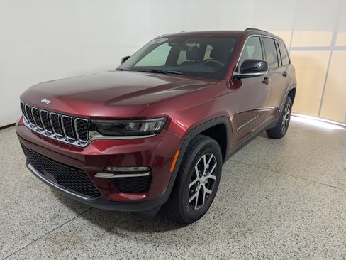 Used 2025 Jeep Grand Cherokee Limited w/ Trailer Tow Package RWD image 3