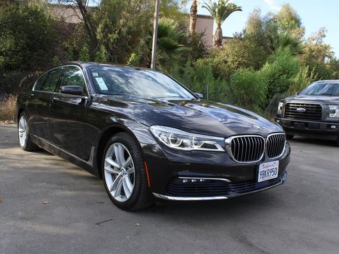 Used 2016 BMW 750i RWD image 1