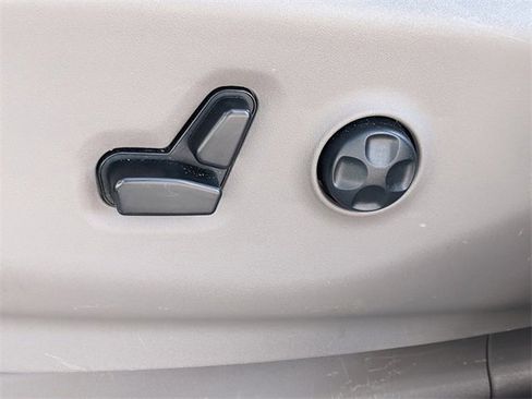 Used 2020 Chrysler Pacifica Touring-L Plus image 19