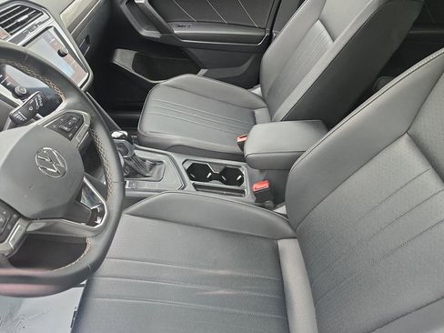 Used 2022 Volkswagen Tiguan SE image 14