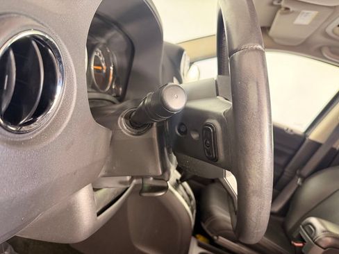 Used 2016 Jeep Compass High Altitude FWD image 30