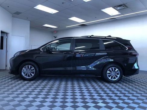 Used 2026 Toyota Sienna LE FWD image 12