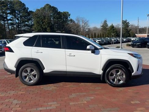 Used 2024 Toyota RAV4 XLE w/ Convenience Package image 4