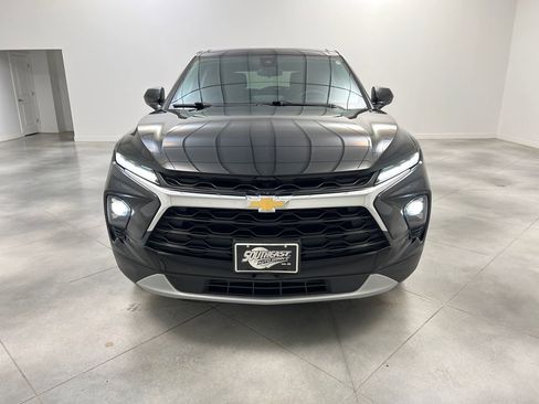 Used 2025 Chevrolet Blazer LT FWD image 2