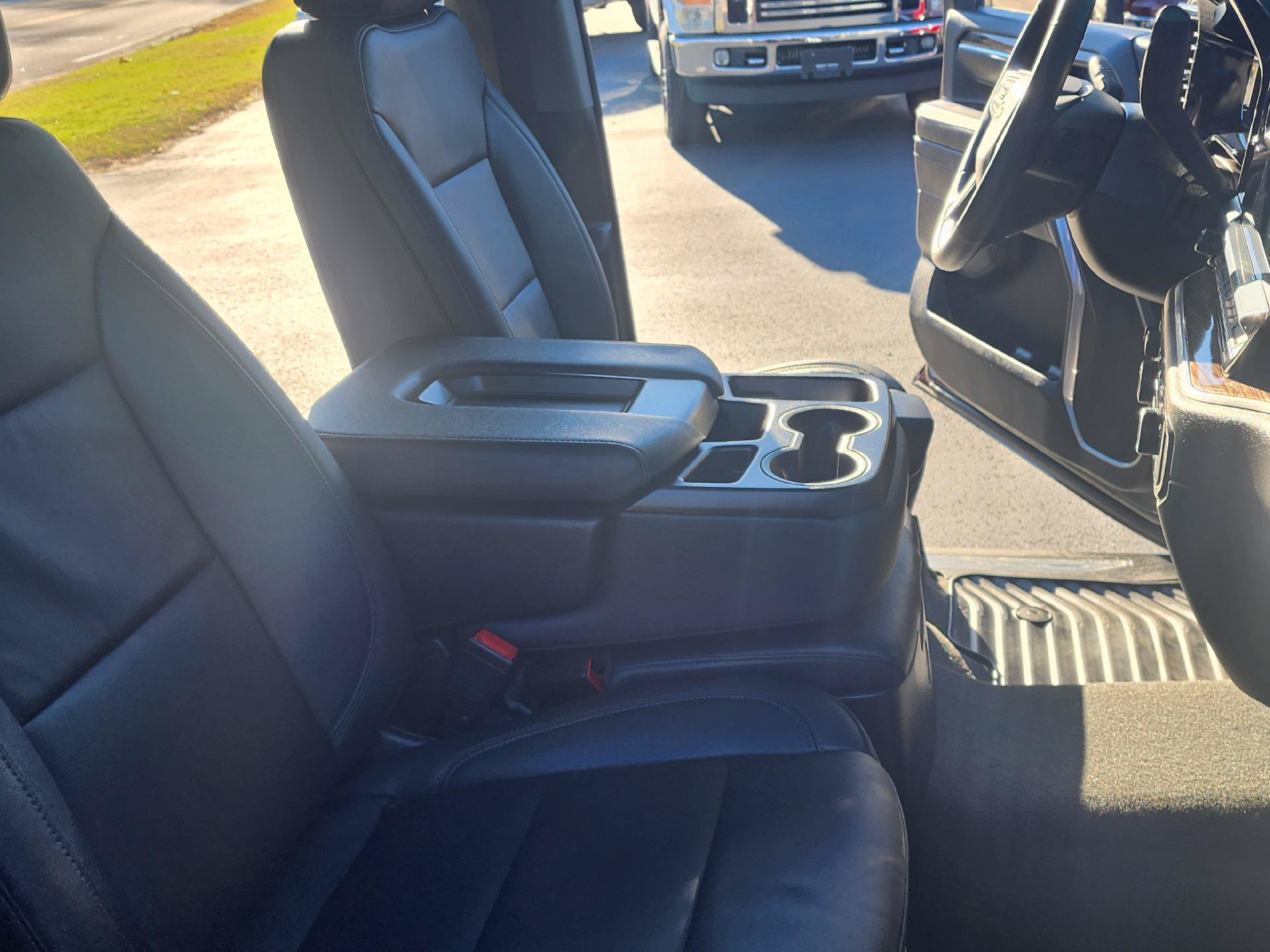 Used 2024 Chevrolet Silverado 2500 LT w/ Convenience Package RWD image 11