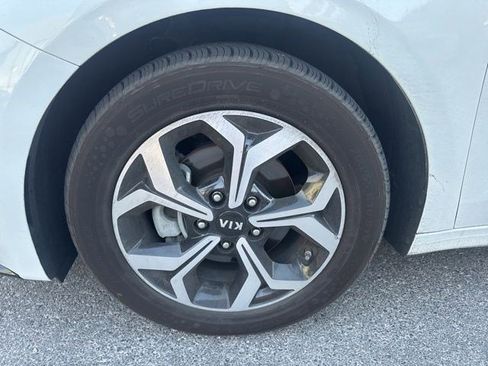 Used 2020 Kia Forte LXS FWD image 11