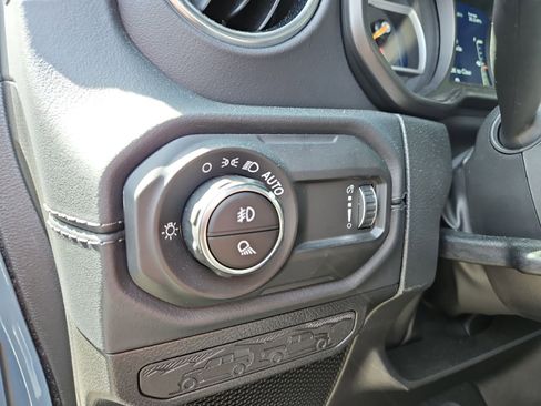 Used 2025 Jeep Gladiator Sport AWD/4WD image 22