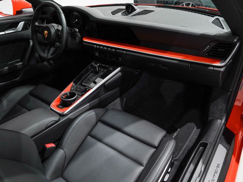 Used 2021 Porsche 911 Carrera RWD image 17