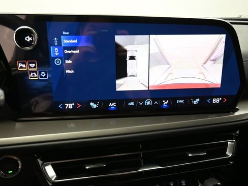 Used 2026 Chevrolet Traverse LT w/ Driver Confidence Package FWD image 9