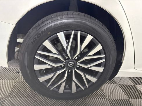 Used 2025 Nissan Altima 2.5 SV FWD image 33