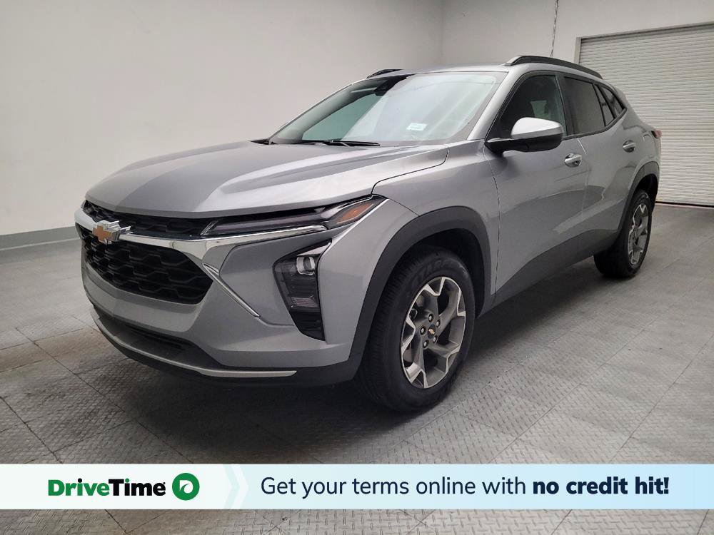 Used 2025 Chevrolet Trax LT FWD image 1