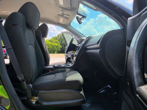 Used 2016 GMC Acadia SLE FWD image 32