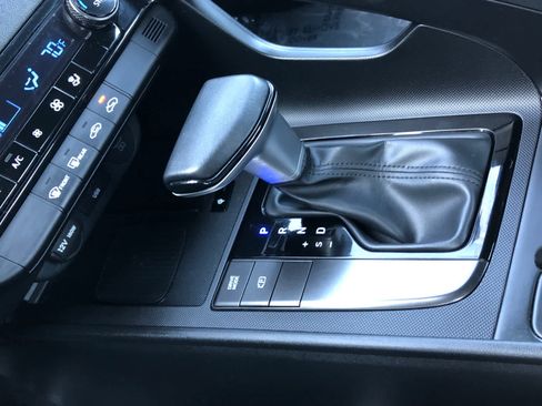 Certified 2025 Hyundai Elantra Sport image 18