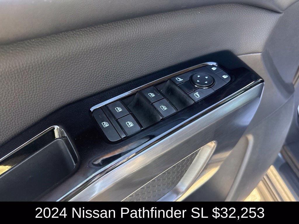Used 2024 Nissan Pathfinder SL AWD/4WD image 12