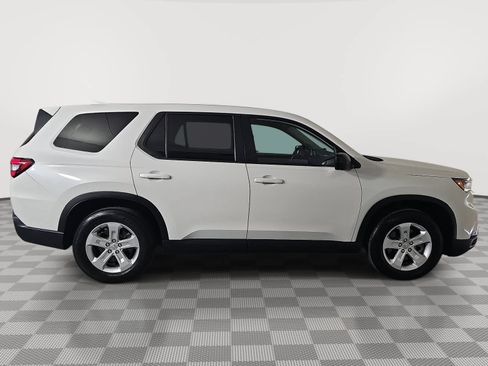 Used 2023 Honda Pilot LX image 9