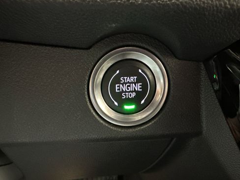 Certified 2025 Chevrolet Traverse Z71 w/ Enhanced Driving Package AWD/4WD image 26
