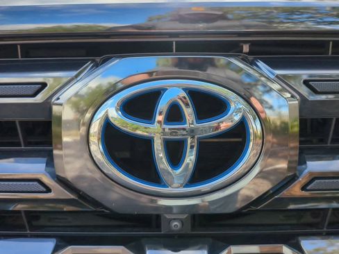 Used 2023 Toyota Tundra Platinum image 12