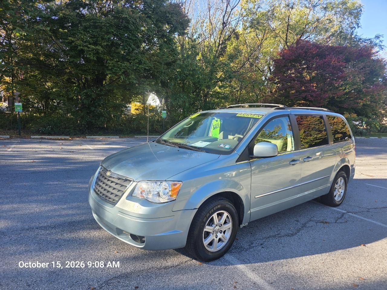 Used 2010 Chrysler Town & Country Touring FWD image 2