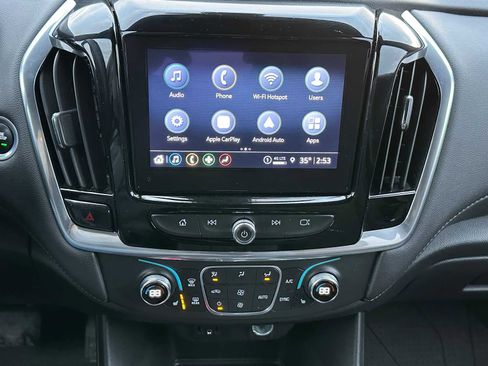 Used 2022 Chevrolet Traverse LT image 27