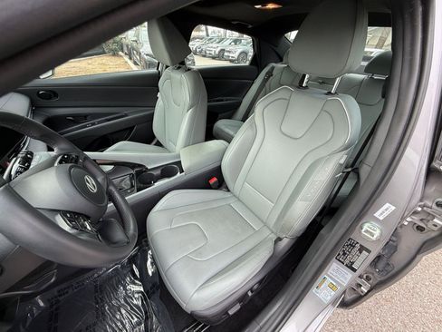 Used 2025 Hyundai Elantra Limited image 34