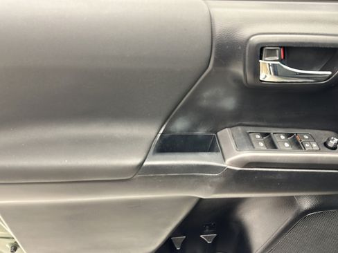 Used 2021 Toyota Tacoma TRD Off-Road AWD/4WD image 16
