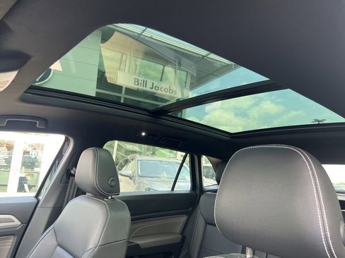 Used 2023 Volkswagen Atlas Cross Sport SE w/ Panoramic Sunroof Package AWD/4WD image 15