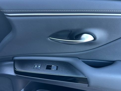 Certified 2025 Lexus ES 300h w/ Premium Package image 21