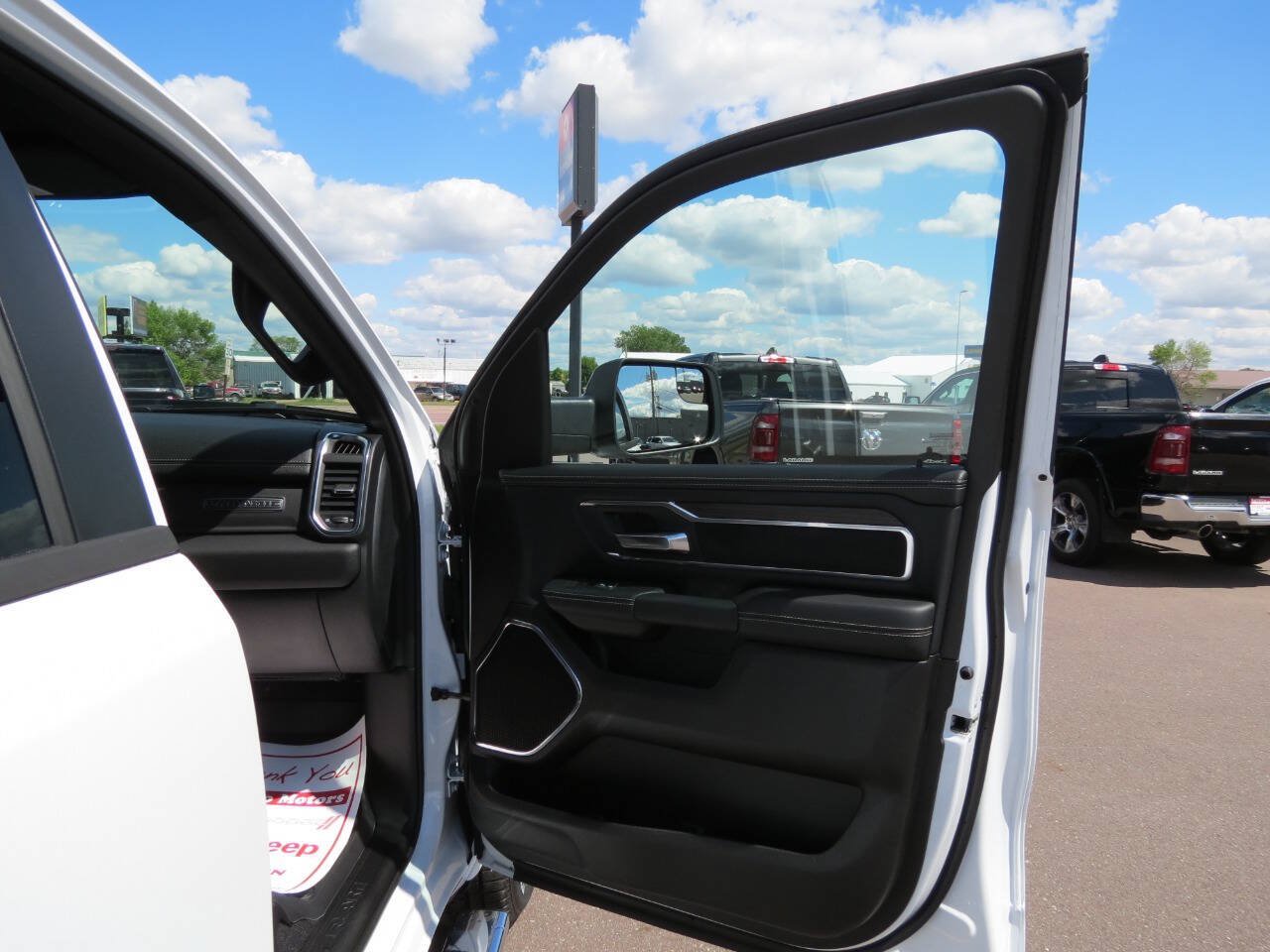 Used 2025 RAM 1500 Laramie w/ Sport Appearance Package AWD/4WD image 27