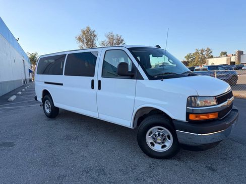 Used 2024 Chevrolet Express 3500 LT w/ LT Preferred Equipment Group RWD image 5