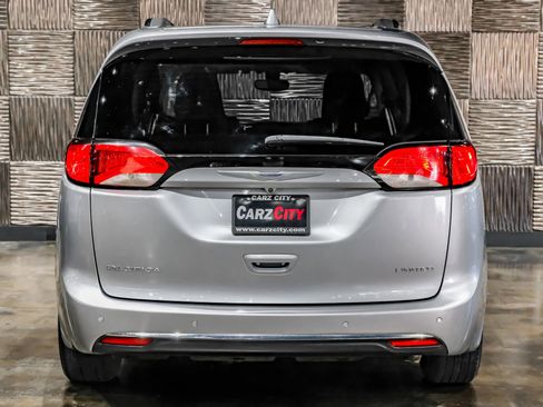 Used 2020 Chrysler Pacifica Limited FWD image 14
