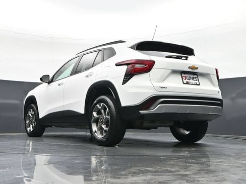 Used 2025 Chevrolet Trax LT FWD image 45
