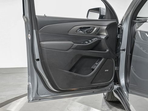 Used 2023 Chevrolet Traverse Premier image 11