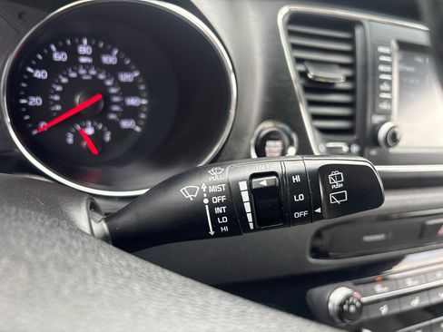 Used 2020 Kia Sedona EX image 19