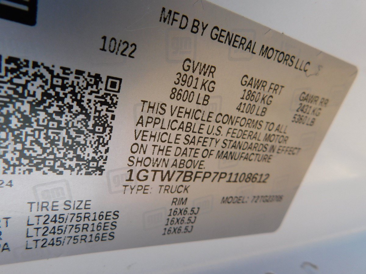 Used 2023 GMC Savana 2500 Extended w/ Driver Convenience Package RWD image 18