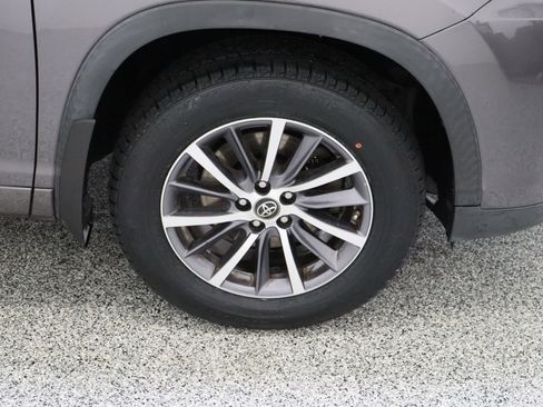 Used 2018 Toyota Highlander XLE FWD image 5