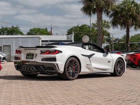 Used 2023 Chevrolet Corvette Z06 RWD image 4