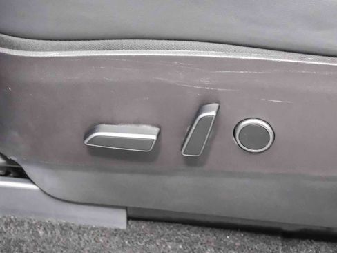 Used 2022 Tesla Model Y Long Range AWD/4WD image 24