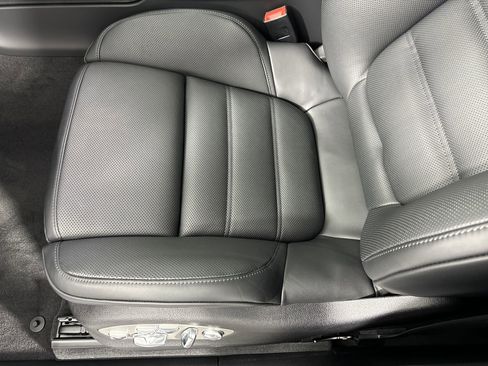 Certified 2025 Porsche Macan image 15