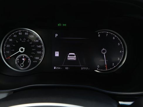 Used 2025 Genesis G70 2.5T image 12