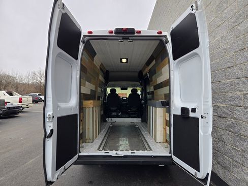 Used 2024 RAM ProMaster 3500 w/ Quick Order Package 22G SLT FWD image 11