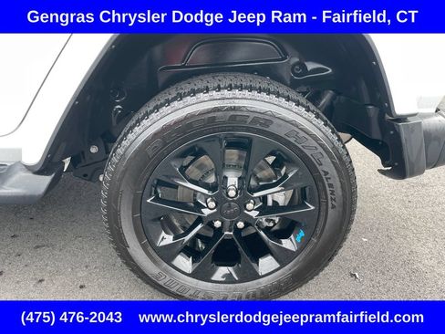 Used 2023 Jeep Wrangler Unlimited Sahara w/ Cold Weather Group AWD/4WD image 12