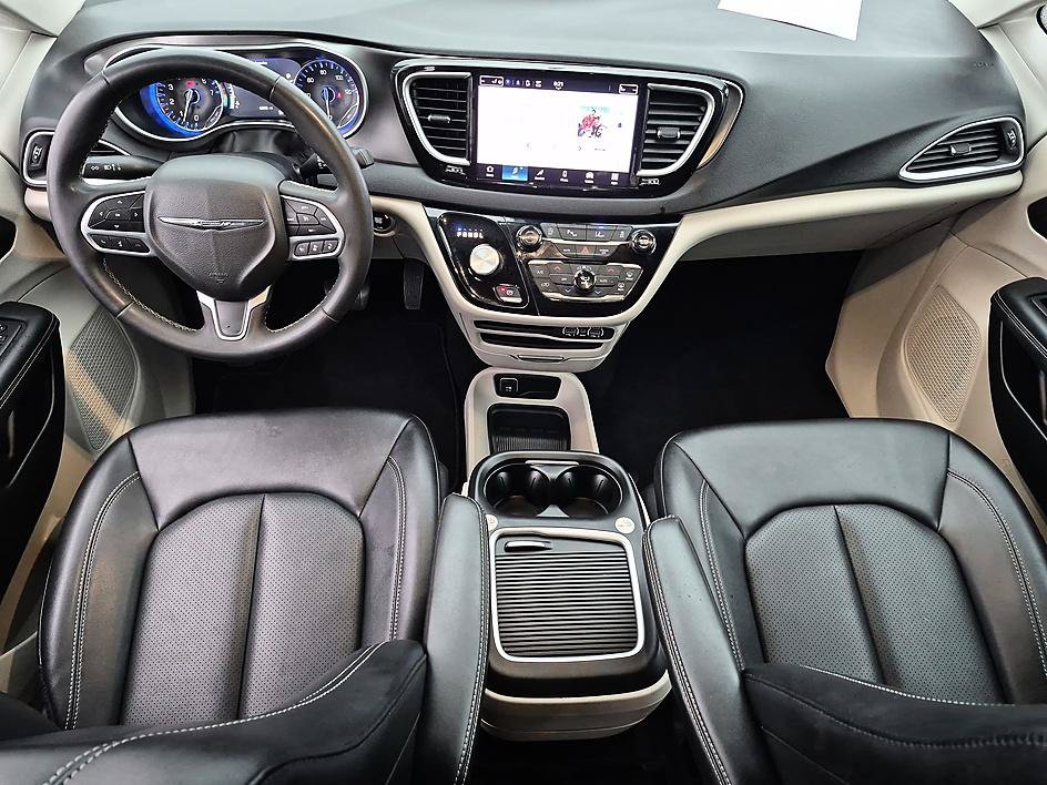 Used 2024 Chrysler Pacifica Touring-L FWD image 28