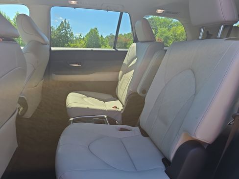 Used 2025 Toyota Grand Highlander AWD Hybrid image 14