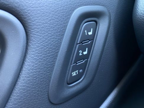 Used 2025 Honda Pilot EX-L image 18