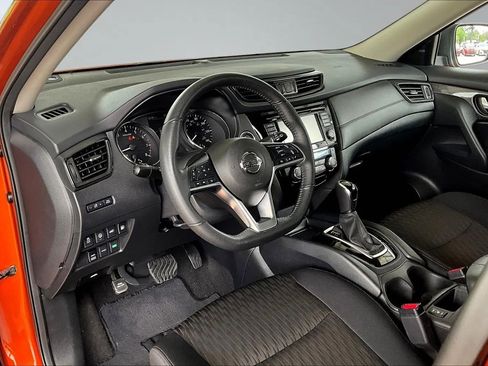 Used 2019 Nissan Rogue SV AWD/4WD image 14