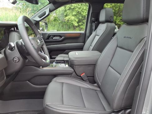 Used 2026 GMC Yukon Denali w/ Sun & Power Step Package AWD/4WD image 10