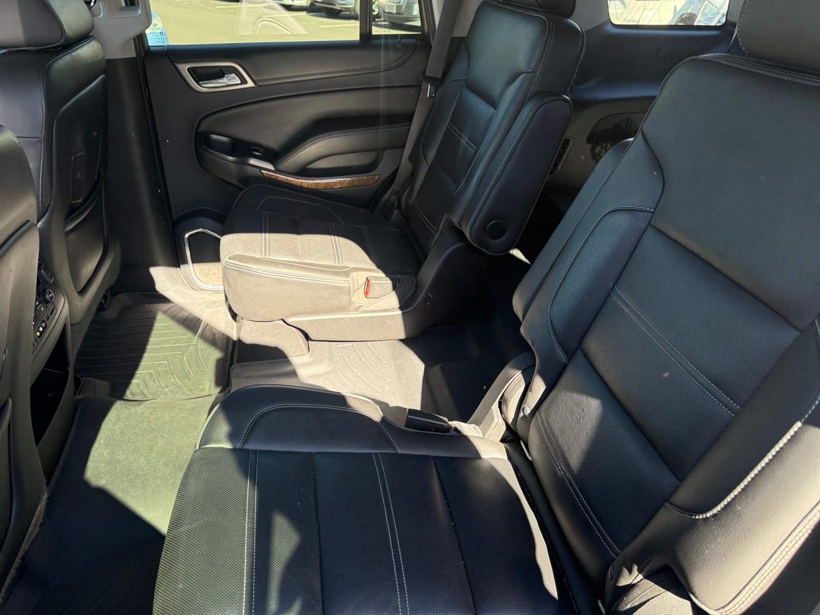 Used 2015 GMC Yukon Denali w/ Premium Package AWD/4WD image 17