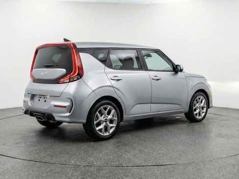 Used 2025 Kia Soul LX w/ LX Technology Package FWD image 9