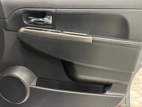 Used 2012 Jeep Liberty Limited Jet w/ Comfort/Convenience Group image 16