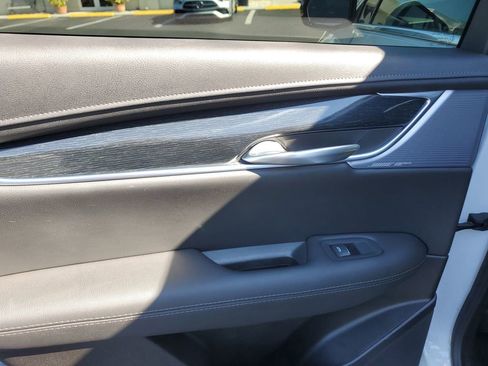 Used 2025 Cadillac XT5 Premium Luxury image 17